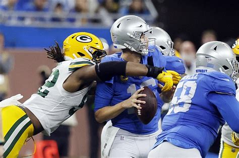 Love ties career high with 3 TD passes, leads Packers to 29-22 win over NFC North-leading Lions